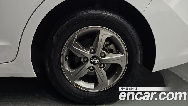Hyundai AVANTE 2017 — photo 7