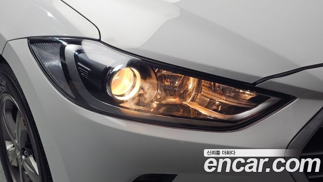 Hyundai AVANTE 2017 — photo 8