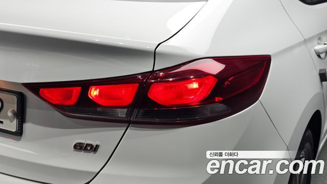 Hyundai AVANTE 2017 — photo 9