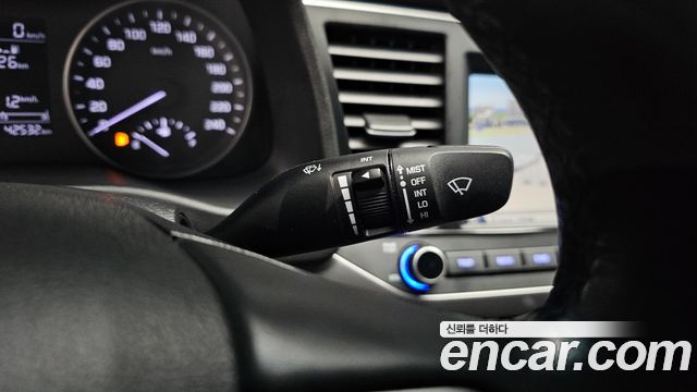 Hyundai AVANTE 2017 — photo 27
