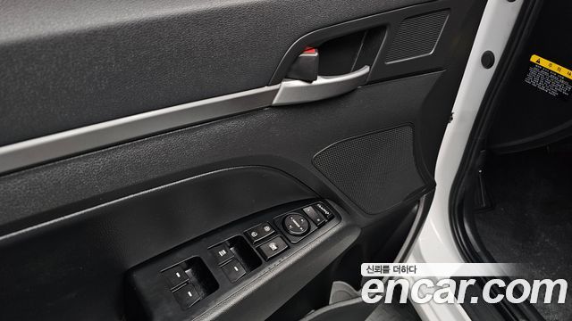 Hyundai AVANTE 2017 — photo 29
