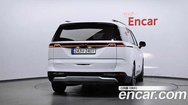 Kia Canival 2023 — photo 4