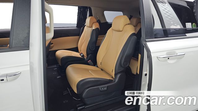 Kia Canival 2023 — photo 11