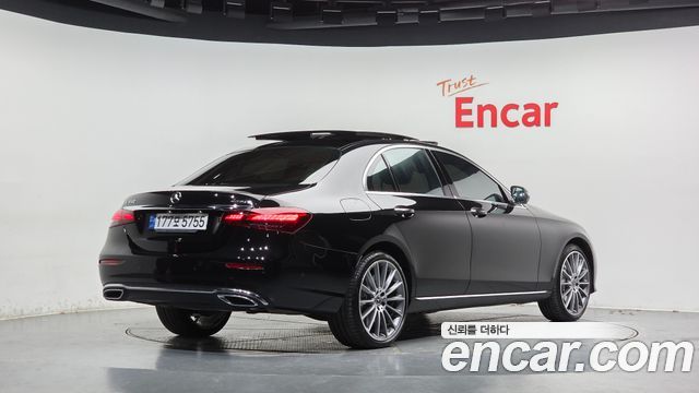 Mercedes-Benz E-Class 2023 — photo 2