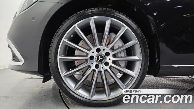 Mercedes-Benz E-Class 2023 — photo 5