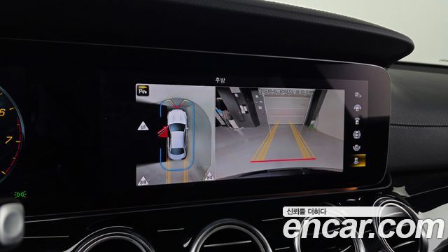 Mercedes-Benz E-Class 2023 — photo 14