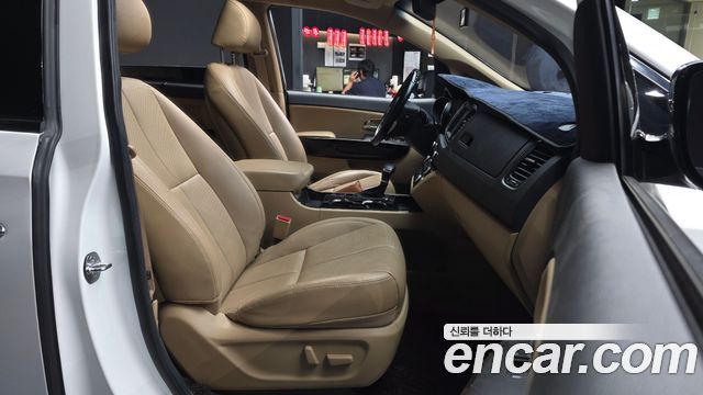 Kia Canival 2020 — photo 16
