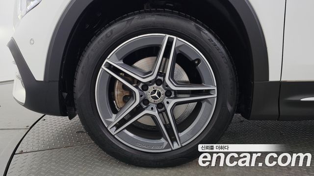 Mercedes-Benz GLB-Class 2021 — photo 5