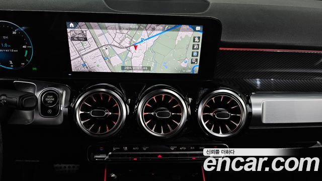 Mercedes-Benz GLB-Class 2021 — photo 20