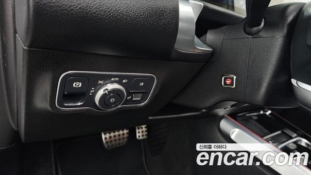 Mercedes-Benz GLB-Class 2021 — photo 25