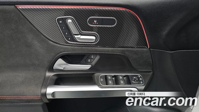 Mercedes-Benz GLB-Class 2021 — photo 26