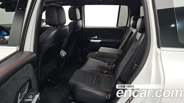 Mercedes-Benz GLB-Class 2021 — photo 16