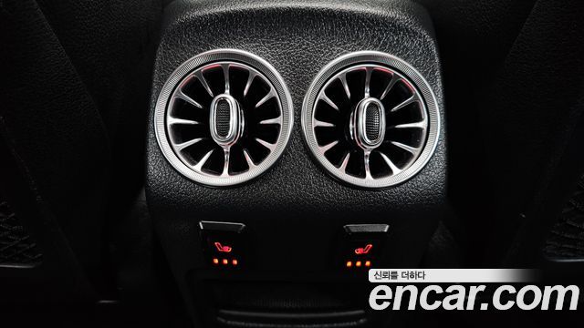 Mercedes-Benz GLB-Class 2021 — photo 29