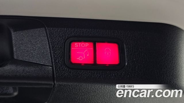 Mercedes-Benz GLB-Class 2021 — photo 32