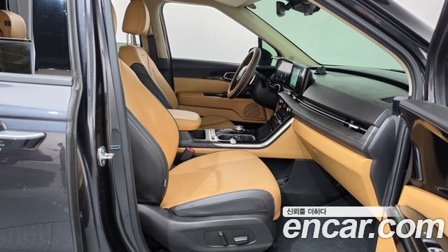 Kia Canival 2023 — photo 16