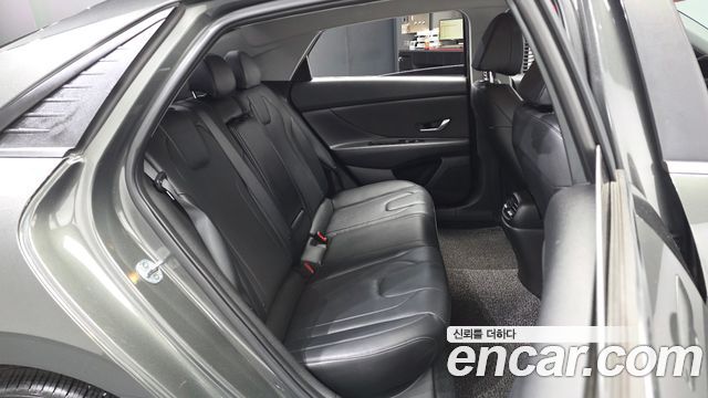 Hyundai AVANTE 2021 — photo 18
