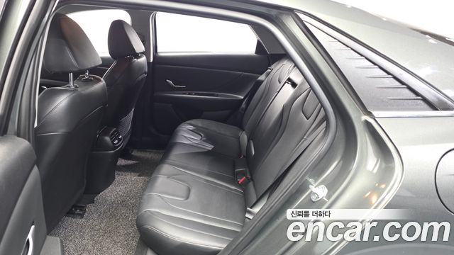 Hyundai AVANTE 2021 — photo 16