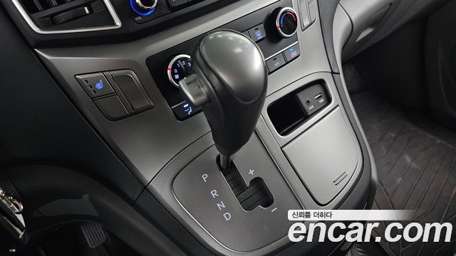 Hyundai Starex 2021 — photo 12