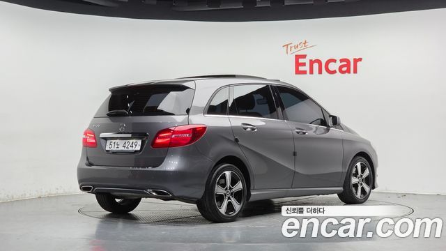 Mercedes-Benz B-Class 2018 — photo 2