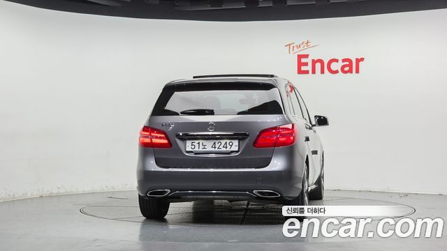 Mercedes-Benz B-Class 2018 — photo 4