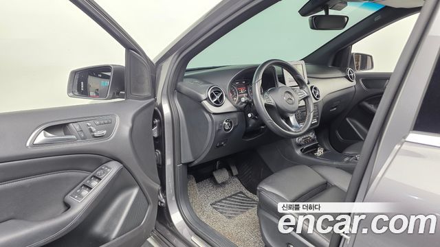 Mercedes-Benz B-Class 2018 — photo 10