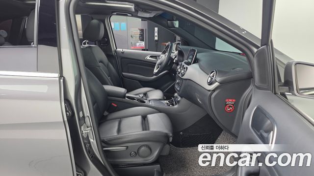 Mercedes-Benz B-Class 2018 — photo 11
