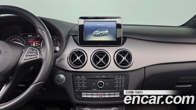 Mercedes-Benz B-Class 2018 — photo 14