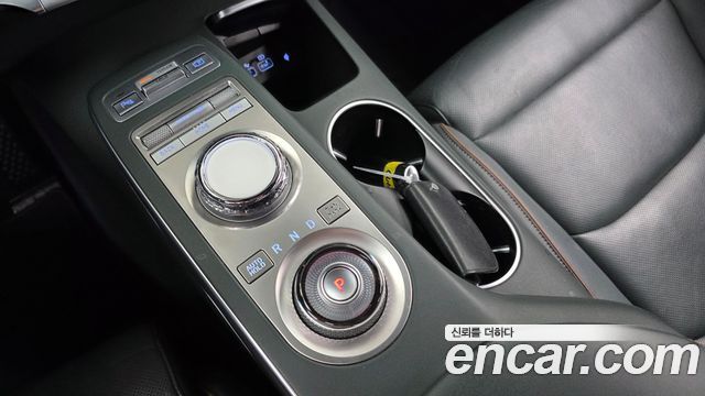Genesis GV70 2021 — photo 12