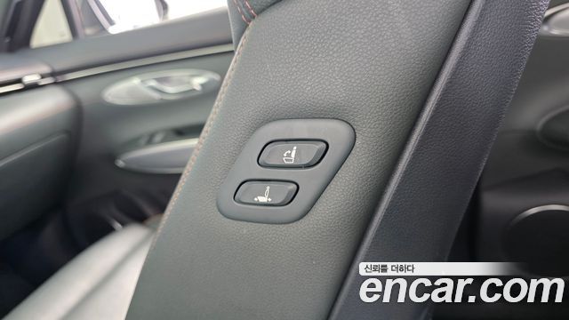 Genesis GV70 2021 — photo 32