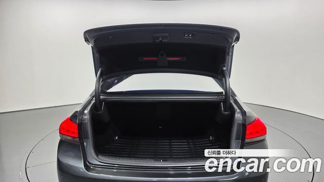 Genesis G80 2018 — photo 20