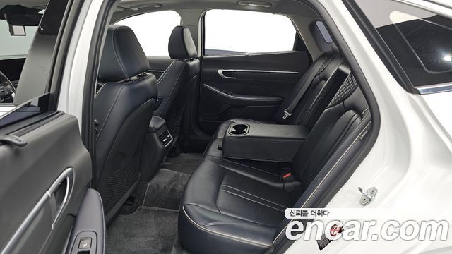 Hyundai Sonata 2021 — photo 16