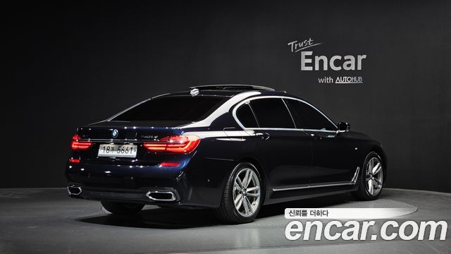 BMW 7-Series 2017 — photo 2