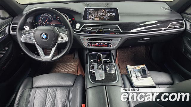 BMW 7-Series 2017 — photo 10