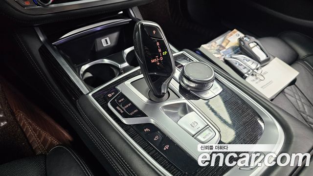 BMW 7-Series 2017 — photo 12