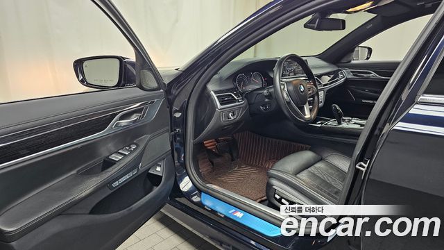BMW 7-Series 2017 — photo 13