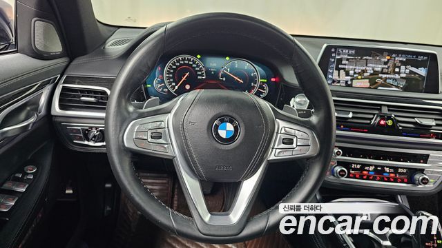 BMW 7-Series 2017 — photo 19