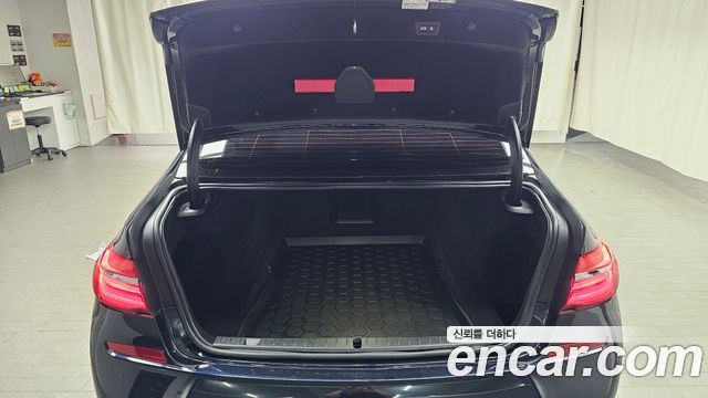 BMW 7-Series 2017 — photo 24