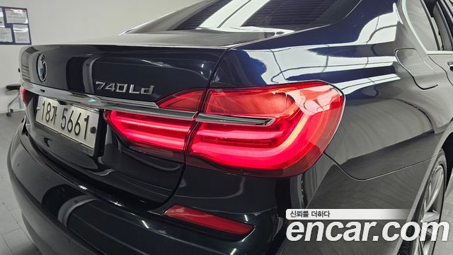BMW 7-Series 2017 — photo 9
