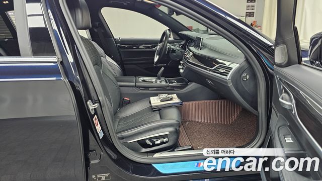BMW 7-Series 2017 — photo 16