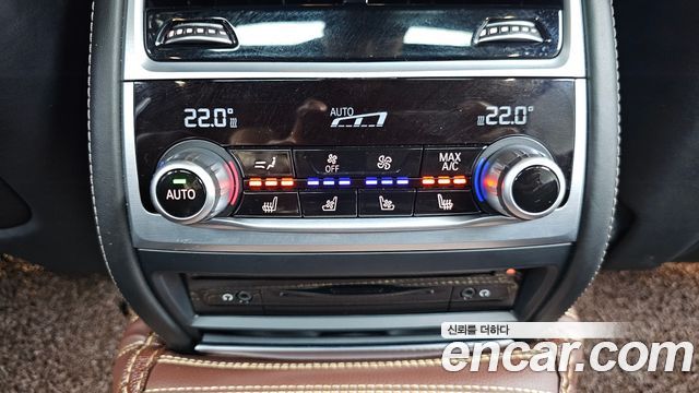 BMW 7-Series 2017 — photo 32