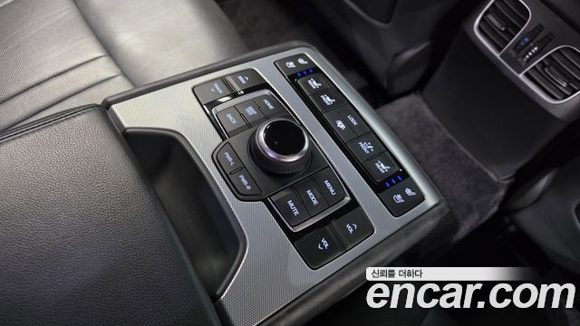 Genesis G80 2017 — photo 17
