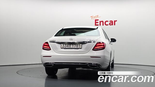 Mercedes-Benz E-Class 2018 — photo 4