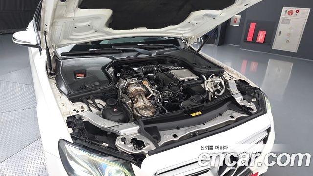 Mercedes-Benz E-Class 2018 — photo 6