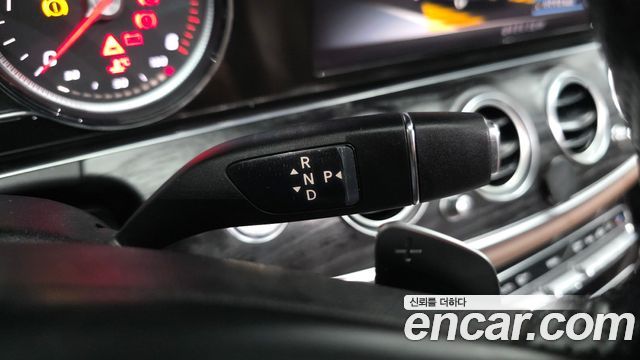 Mercedes-Benz E-Class 2018 — photo 12