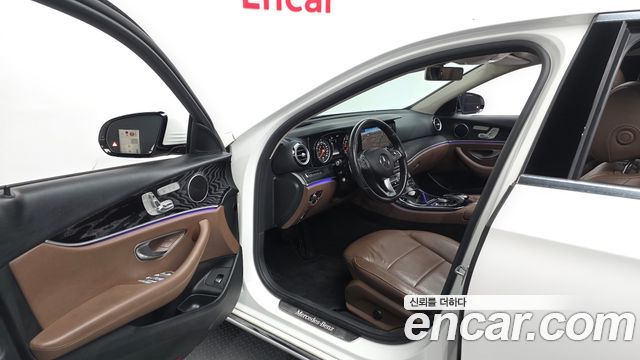 Mercedes-Benz E-Class 2018 — photo 13