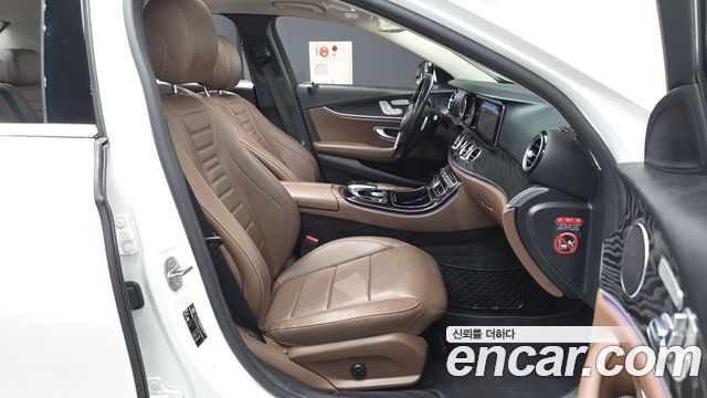 Mercedes-Benz E-Class 2018 — photo 17