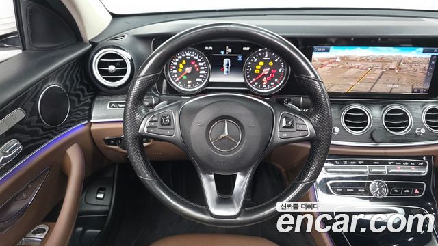 Mercedes-Benz E-Class 2018 — photo 19