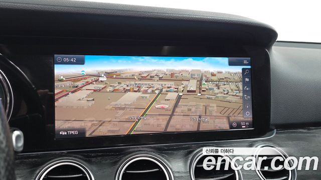 Mercedes-Benz E-Class 2018 — photo 21