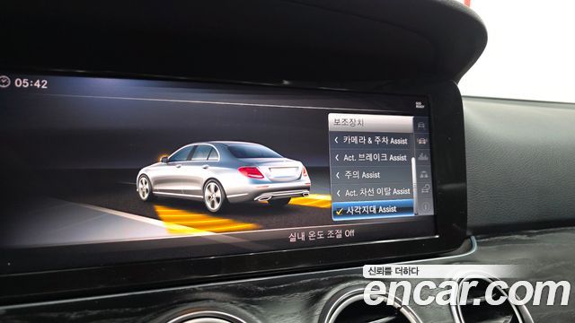 Mercedes-Benz E-Class 2018 — photo 22