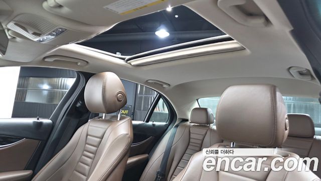 Mercedes-Benz E-Class 2018 — photo 25